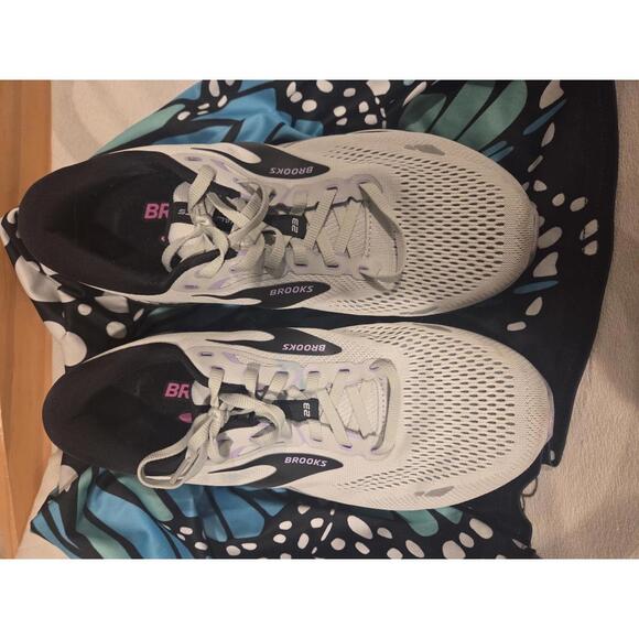 Brooks Shoes - women sz 10.5 Brooks Adrenaline GTS Running Shoes - White /black /gray /purple